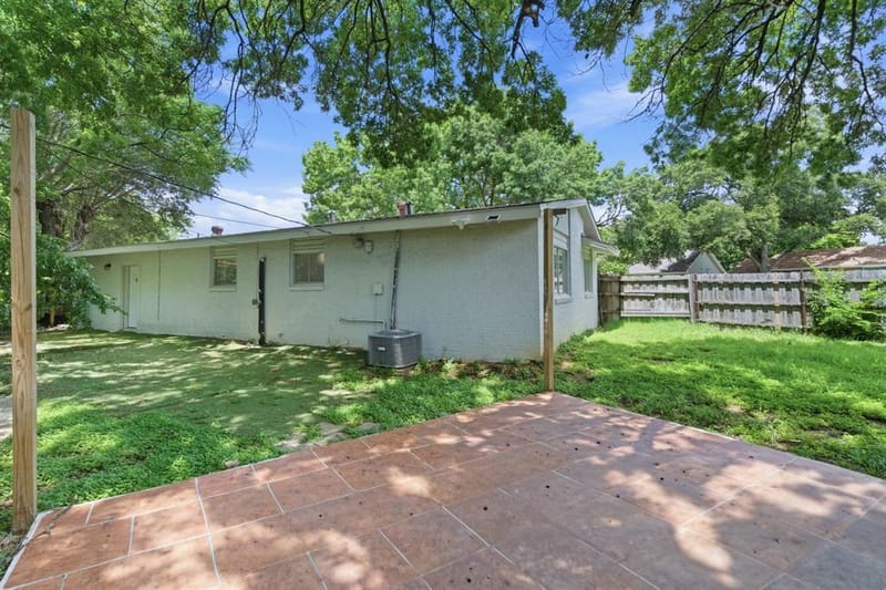 2204 Dunloe Avenue, Dallas TX 75228 - Photo 25