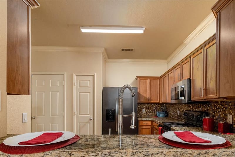 2722 Hyde Park Drive, Grand Prairie TX 75050 - Photo 6