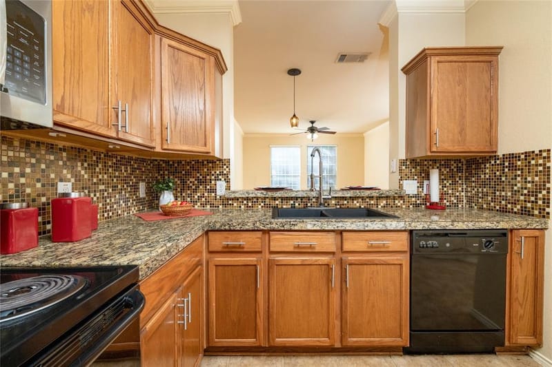 2722 Hyde Park Drive, Grand Prairie TX 75050 - Photo 5