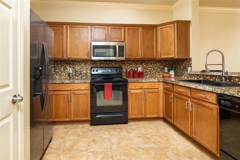 2722 Hyde Park Drive, Grand Prairie TX 75050 - Photo 4