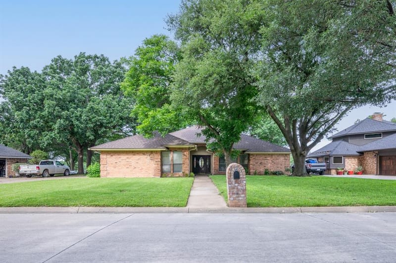 1525 Inverness Road, Mansfield TX 76063