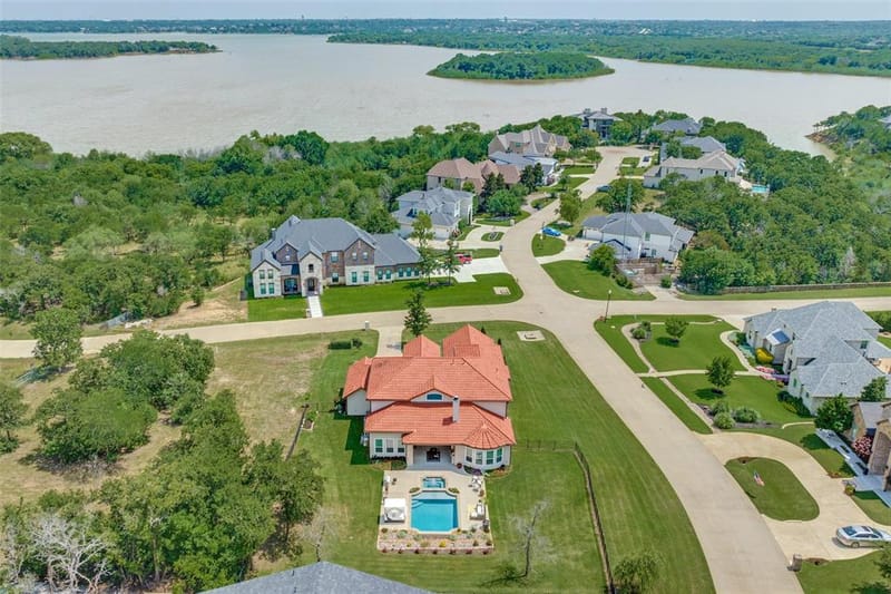 2501 Oak Bluff Drive, Corinth TX 76210 - Photo 2