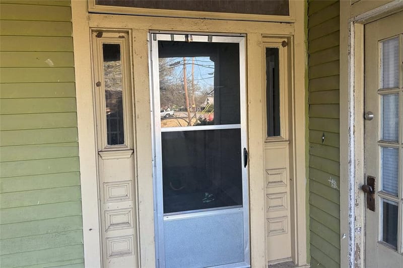 701 S Clements Street, Gainesville TX 76240 - Photo 2