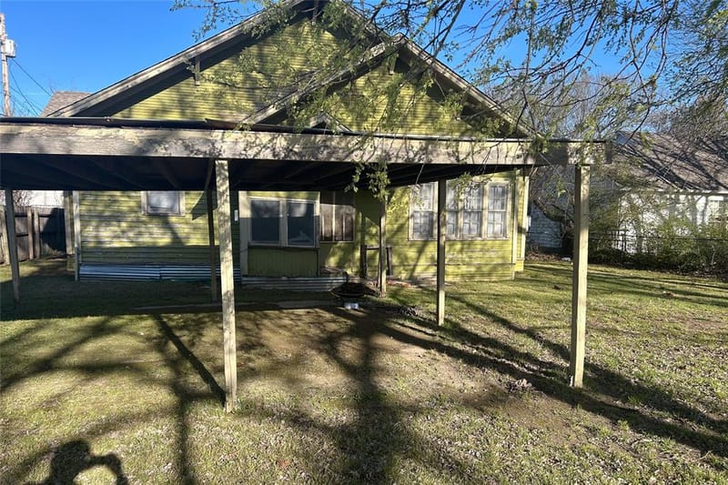 701 S Clements Street, Gainesville TX 76240 - Photo 6