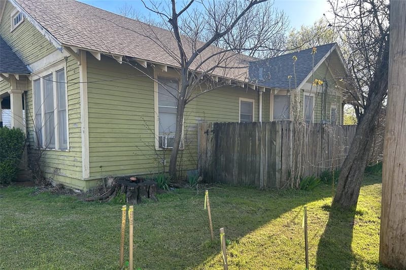 701 S Clements Street, Gainesville TX 76240 - Photo 3