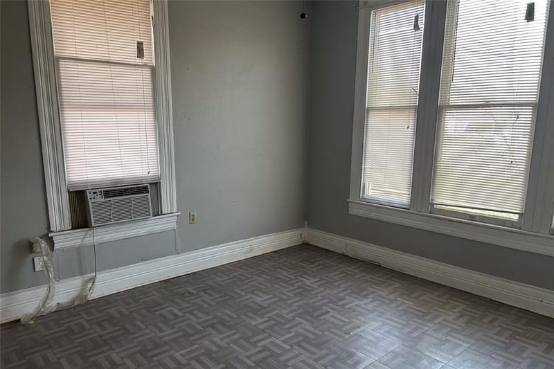 701 S Clements Street, Gainesville TX 76240 - Photo 32