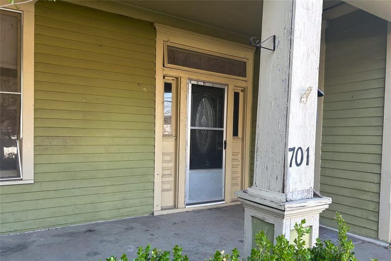 701 S Clements Street, Gainesville TX 76240 - Photo 9