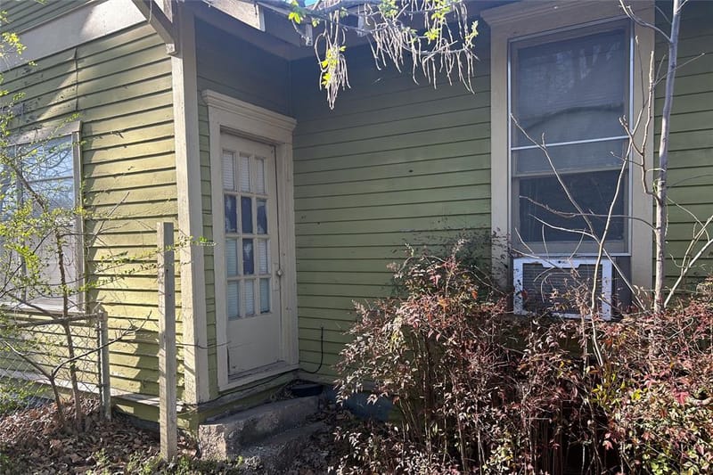 701 S Clements Street, Gainesville TX 76240 - Photo 8