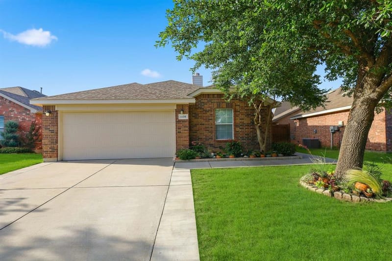 1136 Kachina Lane, Fort Worth TX 76052