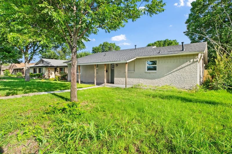 2126 Travis Drive, Carrollton TX 75006 - Photo 8