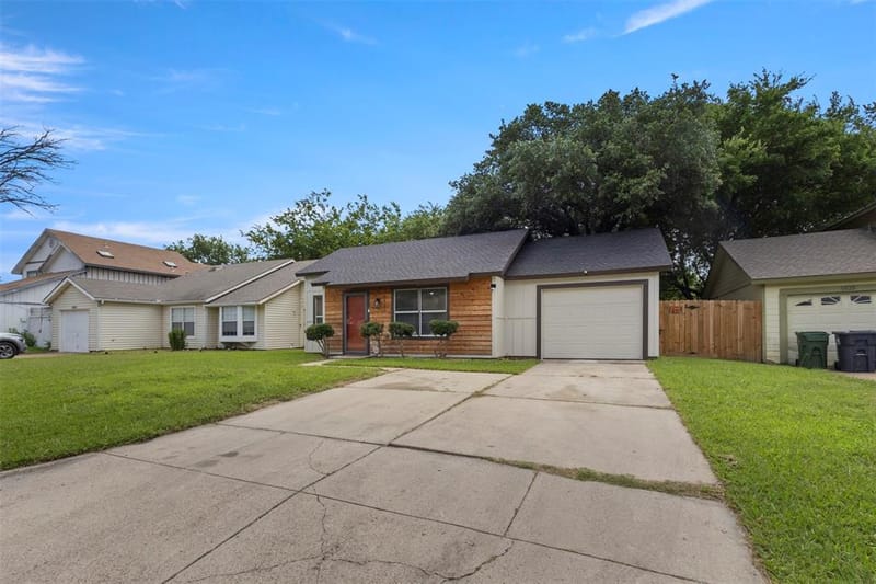 5523 Safari Trail, Arlington TX 76018 - Photo 2