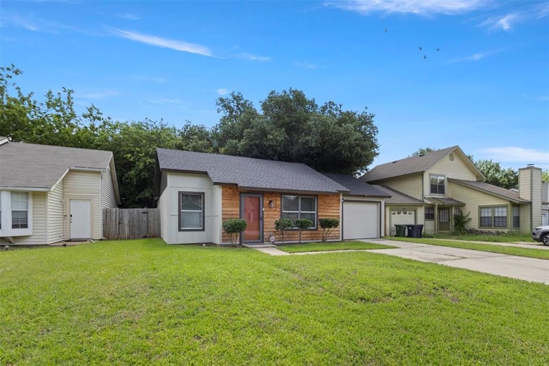 5523 Safari Trail, Arlington TX 76018 - Photo 3
