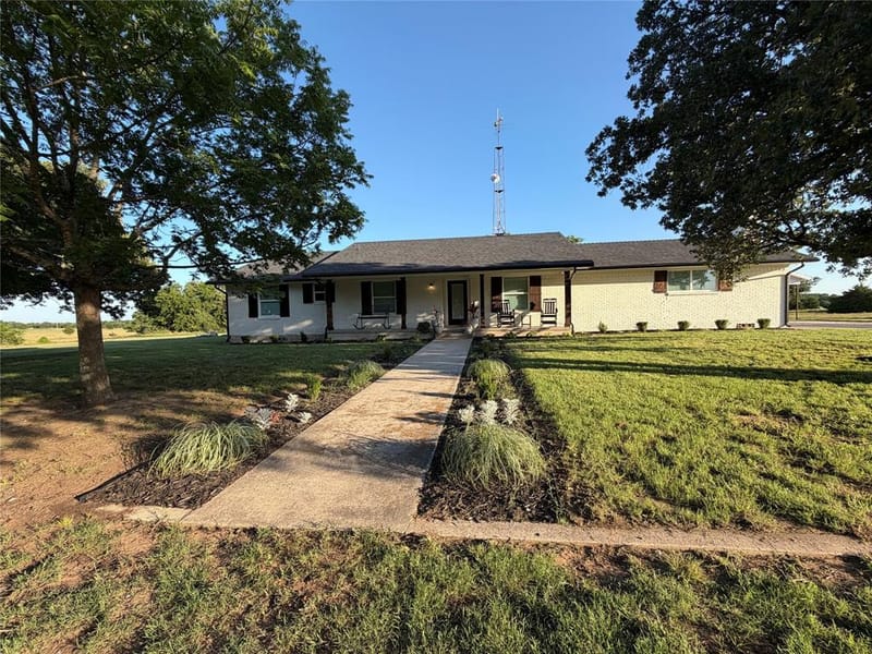 1306 Mcdaniel Street, Callisburg TX 76240 - Photo 2