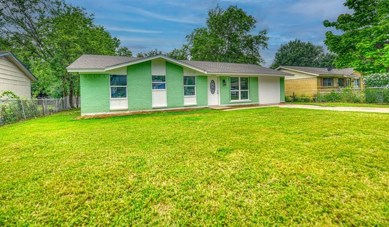 10020 Homeplace Drive, Dallas TX 75217 - Photo 2