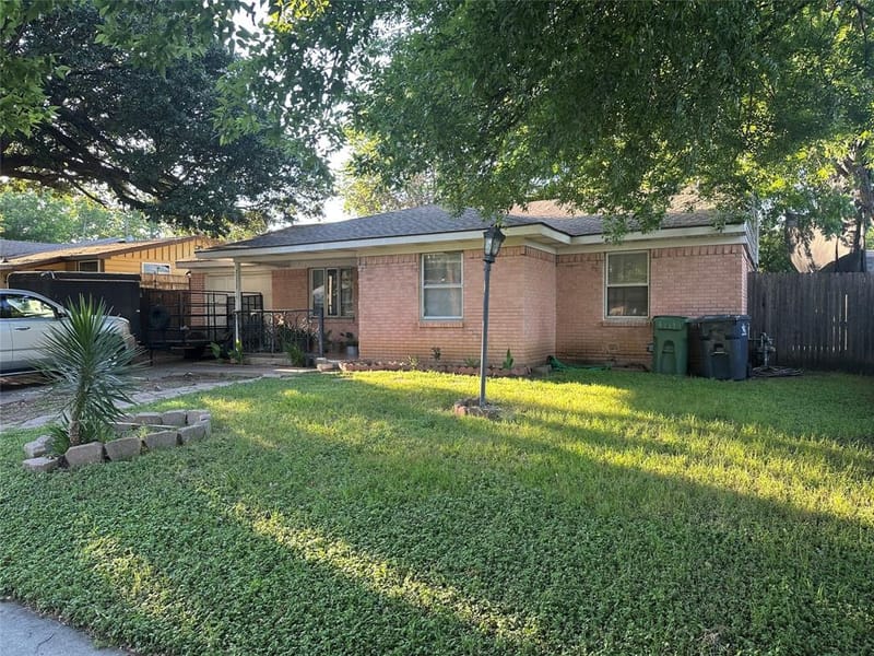 2133 Greenway Street, Arlington TX 76010