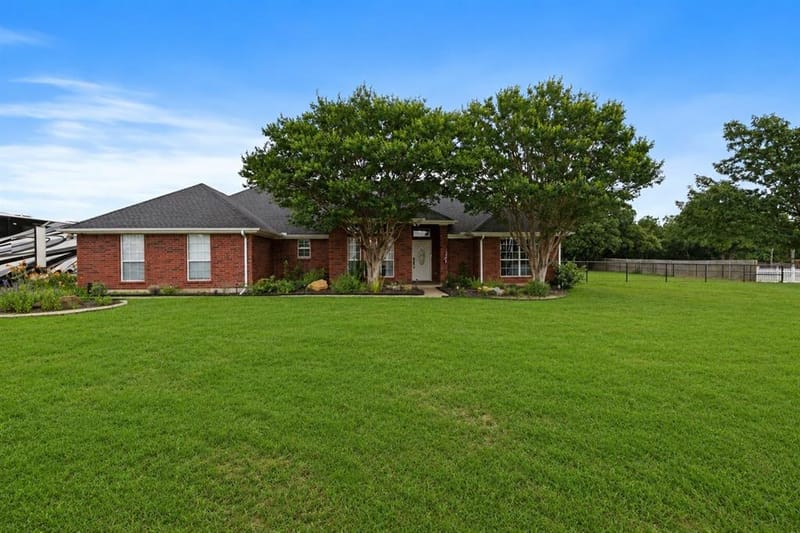 3909 Timbercrest Drive E, Burleson TX 76028 - Photo 2
