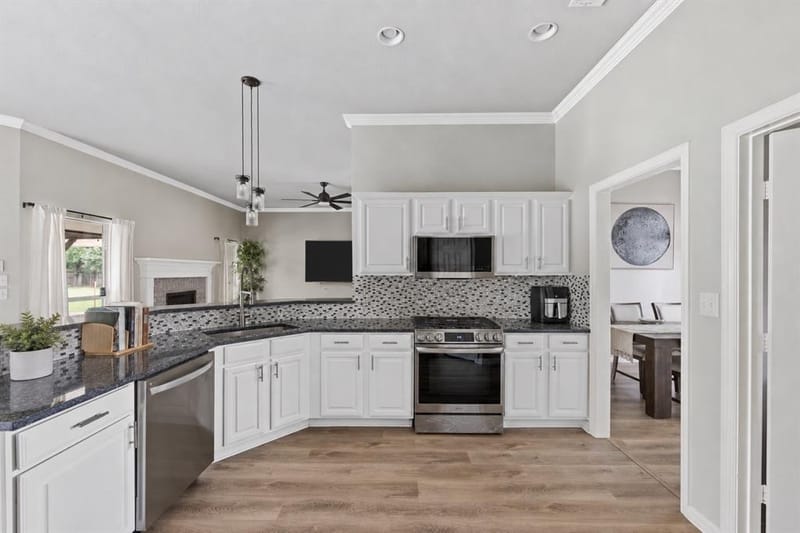 3909 Timbercrest Drive E, Burleson TX 76028 - Photo 13