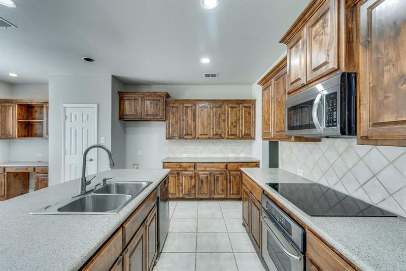 3003 Oak Briar Lane, Grand Prairie TX 75052 - Photo 12