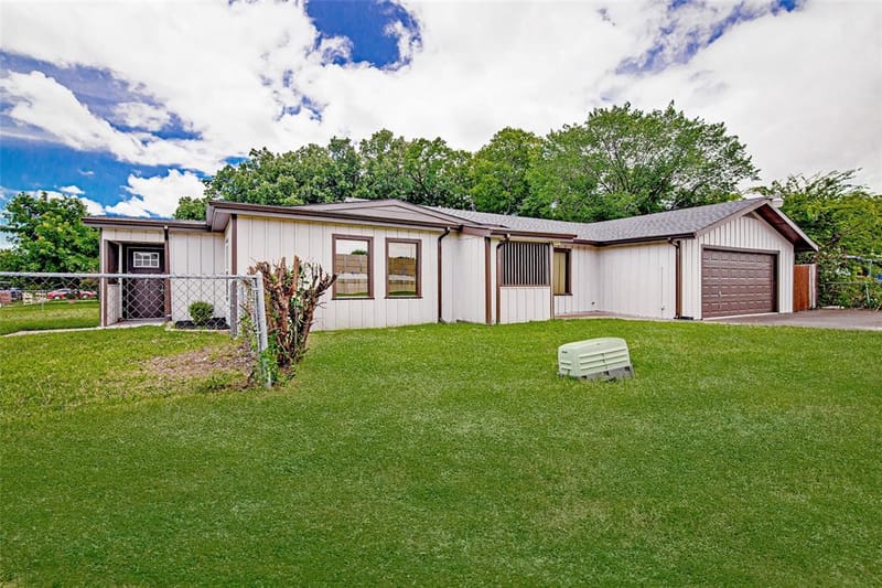 5700 Lenore Street, Fort Worth TX 76134 - Photo 2
