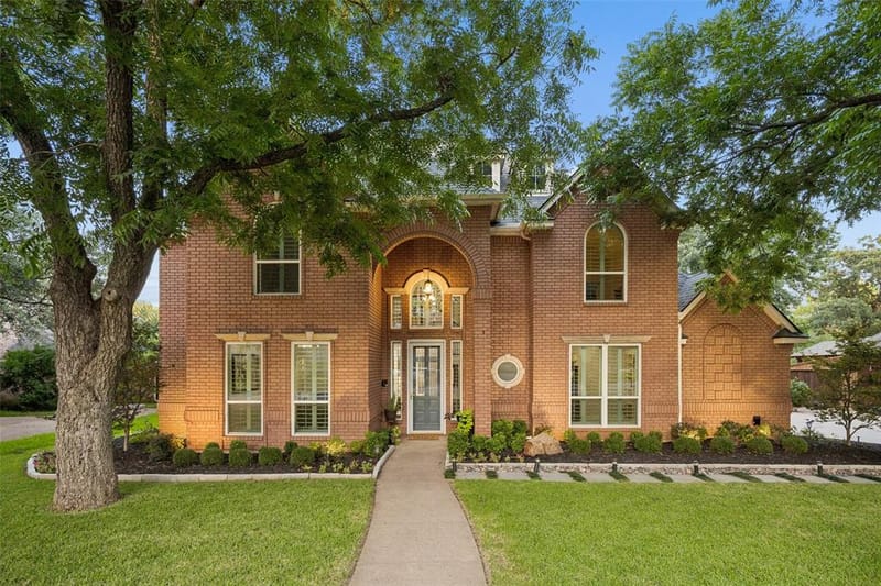 5617 Hunterwood Lane, Arlington TX 76017 - Photo 2