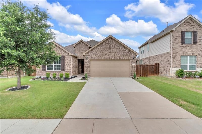 3210 S Linham Drive, Mansfield TX 76084 - Photo 2
