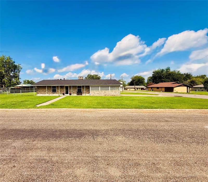 100 Vatra Street, Mount Vernon TX 75457 - Photo 3
