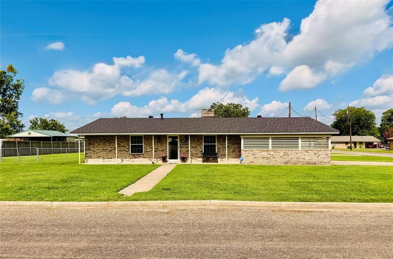 100 Vatra Street, Mount Vernon TX 75457