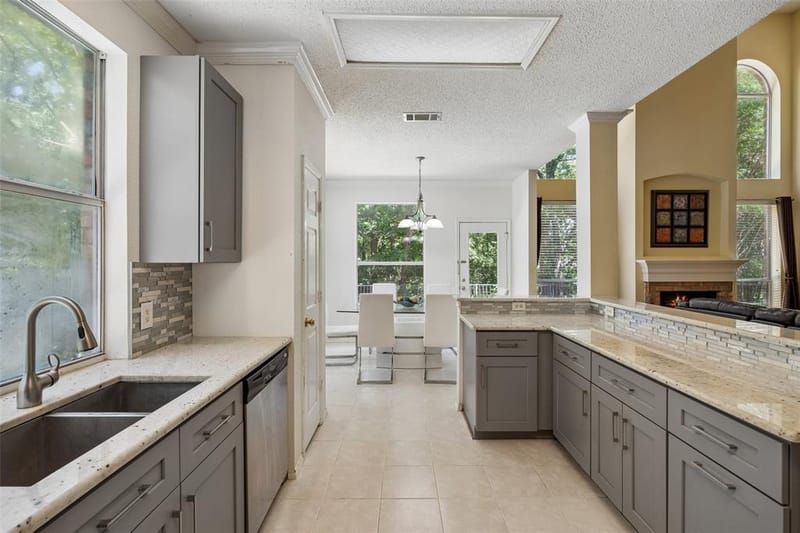 2401 Pinehurst Court, Highland Village TX 75077 - Photo 7