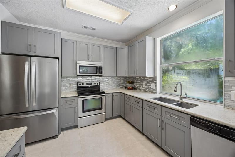 2401 Pinehurst Court, Highland Village TX 75077 - Photo 4