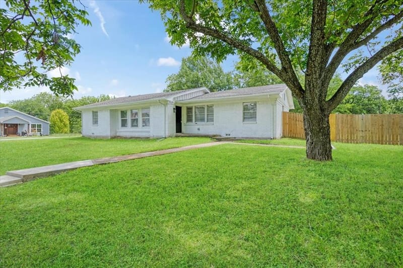 408 N Gowdy Street, Whitewright TX 75491 - Photo 2