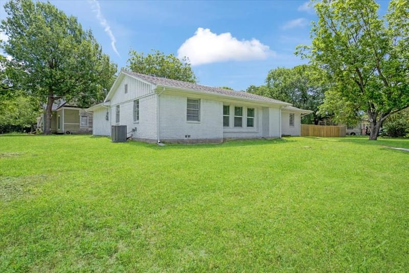 408 N Gowdy Street, Whitewright TX 75491 - Photo 3