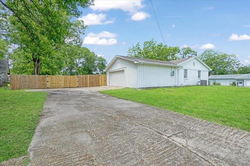 408 N Gowdy Street, Whitewright TX 75491 - Photo 4
