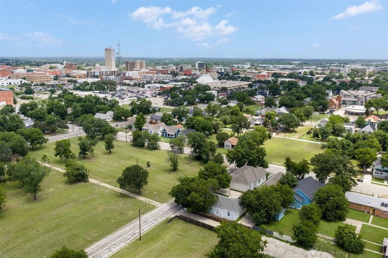1012 Burnett Avenue, Waco TX 76706 - Photo 2