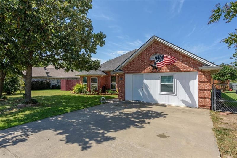 747 E 6th Street, Krum TX 76249 - Photo 2