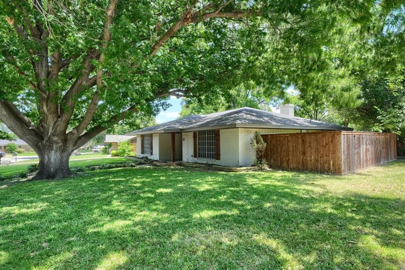 4049 Alicante Avenue, Fort Worth TX 76133 - Photo 2