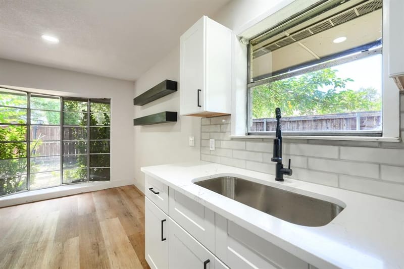 4049 Alicante Avenue, Fort Worth TX 76133 - Photo 4