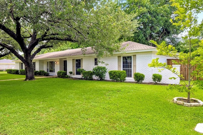 4113 Ridglea Country Club Drive, Benbrook TX 76126 - Photo 4