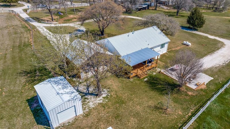 320 English Court, Springtown TX 76082 - Photo 23