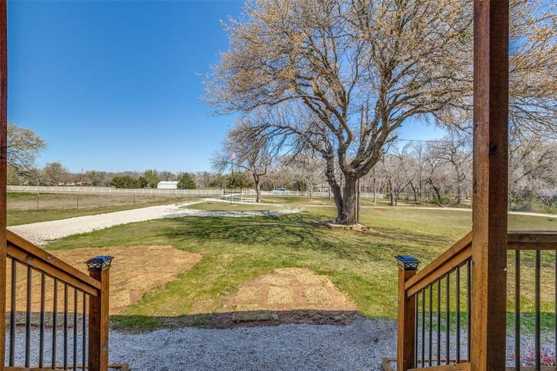 320 English Court, Springtown TX 76082 - Photo 26