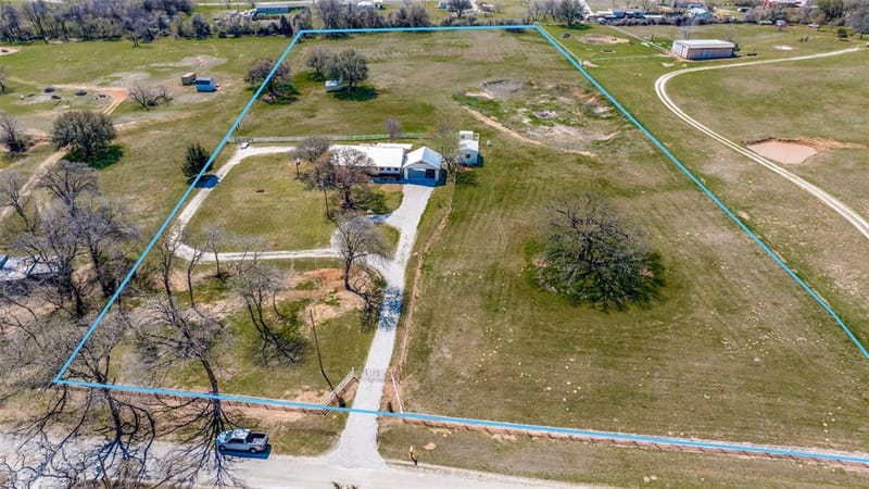 320 English Court, Springtown TX 76082 - Photo 18