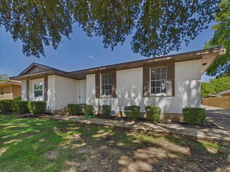 1211 Robin Glen Drive, Dallas TX 75232 - Photo 2