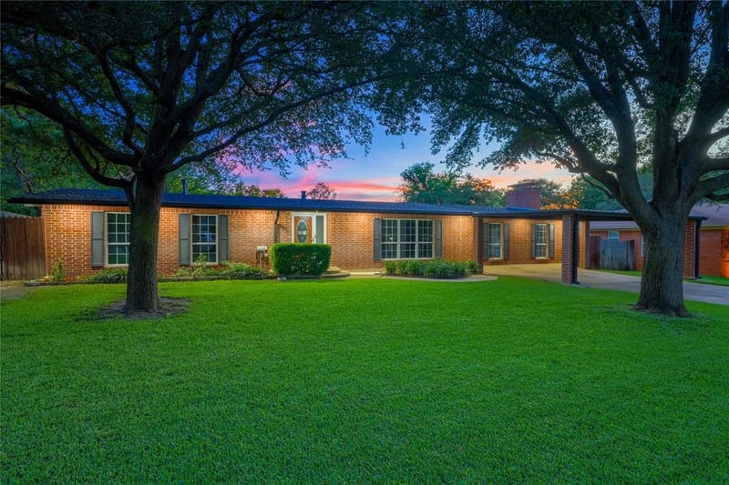 2708 Cedar Point Drive, Waco TX 76710 - Photo 2
