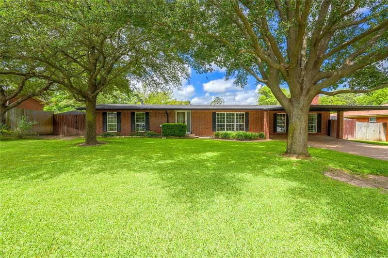 2708 Cedar Point Drive, Waco TX 76710 - Photo 3
