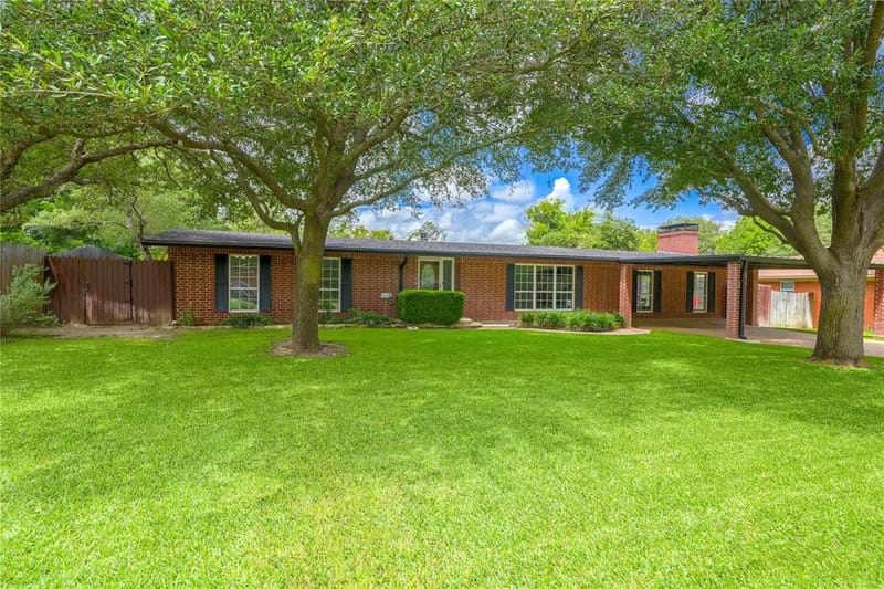 2708 Cedar Point Drive, Waco TX 76710 - Photo 4