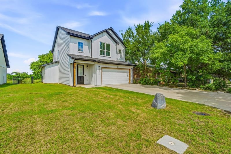 745 N Miller Avenue, Stephenville TX 76401 - Photo 2