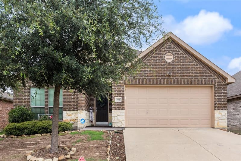 301 Billy Wickliffe Drive, Wilmer TX 75172