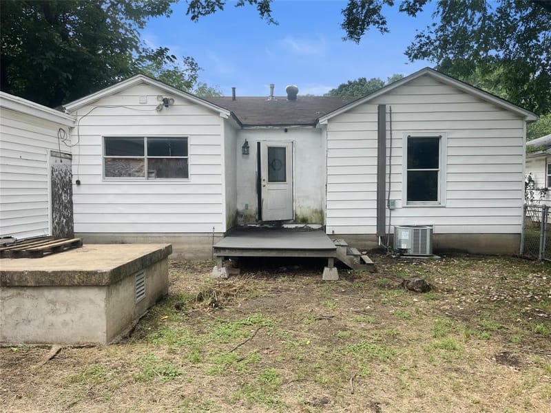 210 W Dexter Street, Sherman TX 75092 - Photo 11
