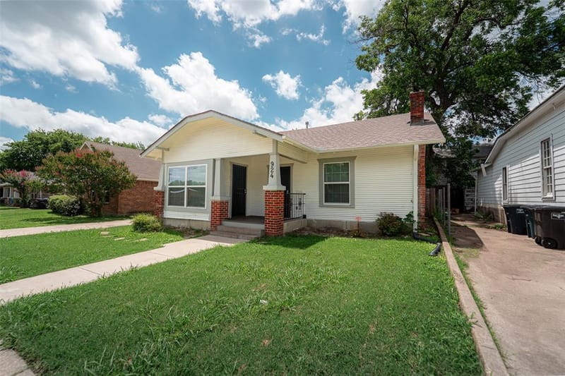 924 E Leuda Street, Fort Worth TX 76104 - Photo 2