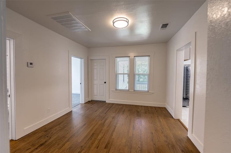 924 E Leuda Street, Fort Worth TX 76104 - Photo 13