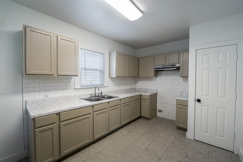 924 E Leuda Street, Fort Worth TX 76104 - Photo 12